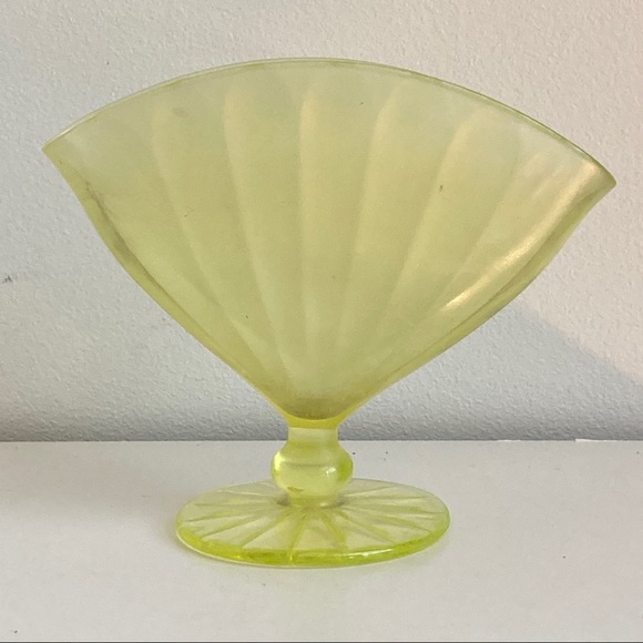 Vintage Vaseline Uranium Glass Fan Vase